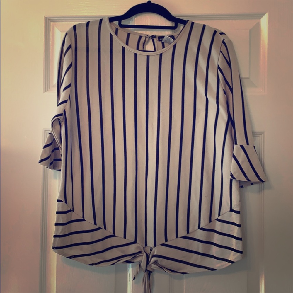 Pretty women’s work blouse size XL